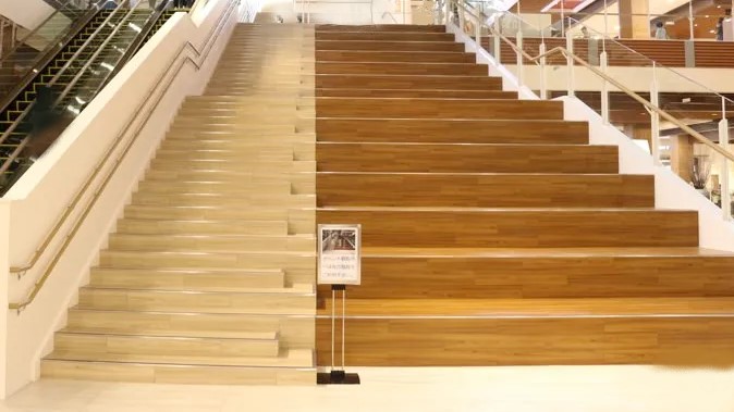 イオンモールライカムの大きい階段